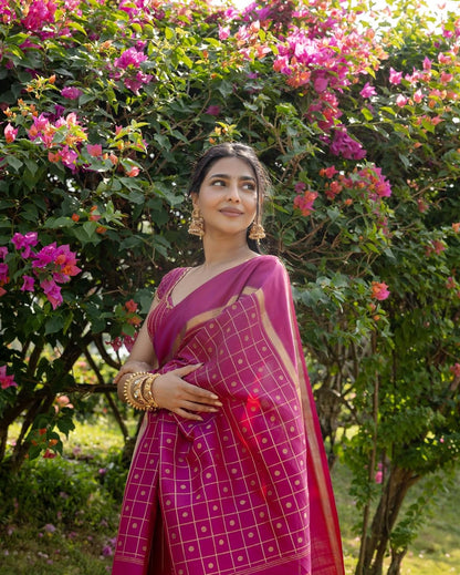 Women's Banarasi Sarees With Blouse Piece