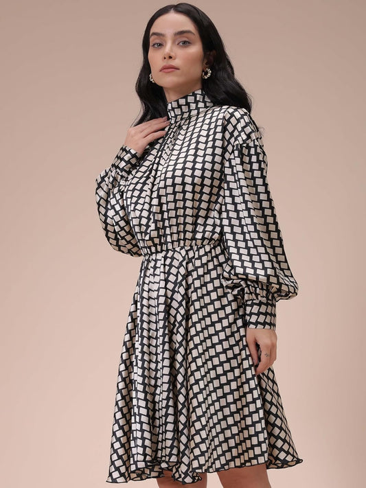 Women Flared Geometric Print Round Neck Dress
