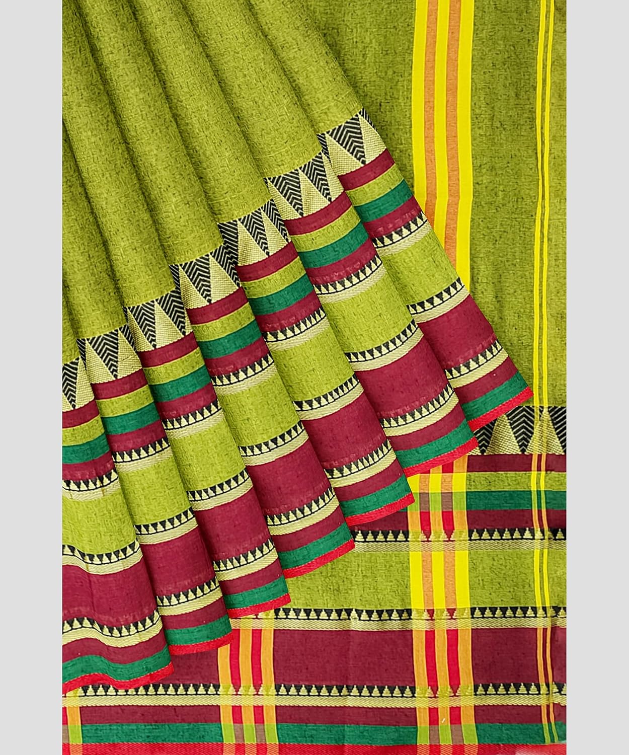 Handloom Saree With Unstitched Running Blouse Piece